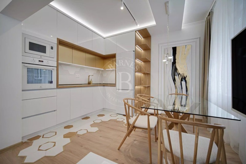 Издаје се  3 спаваће собе Софија , Центар , 110 м2 | 33590407 - слика [5]