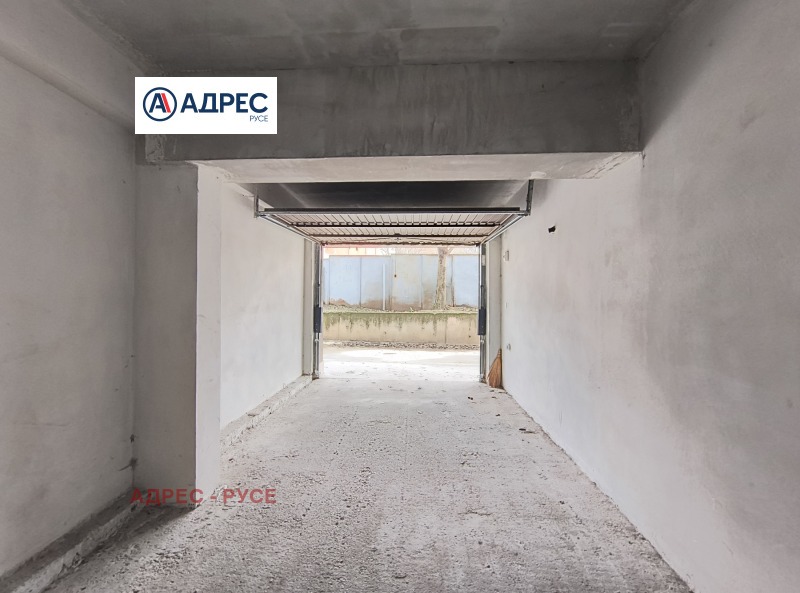 Дава под наем ГАРАЖ, ПАРКОМЯСТО, гр. Русе, Широк център