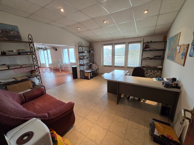 Дава под наем ПРОМ. ПОМЕЩЕНИЕ, с. Лесново, област София област, снимка 10 - Производствени сгради - 52647895