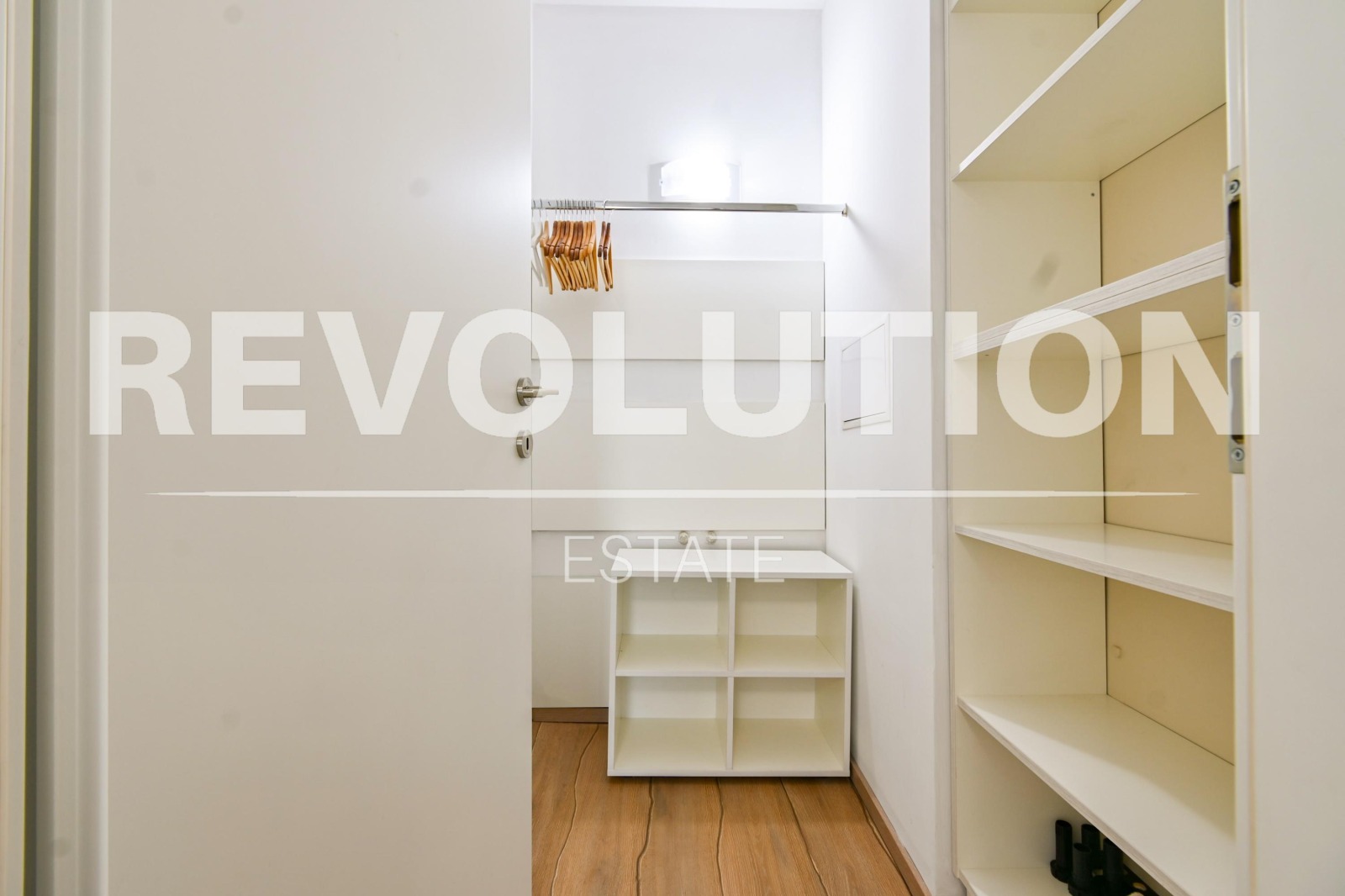 Дава под наем 3-СТАЕН, гр. София, Лозенец, снимка 8 - Апартаменти - 53993139