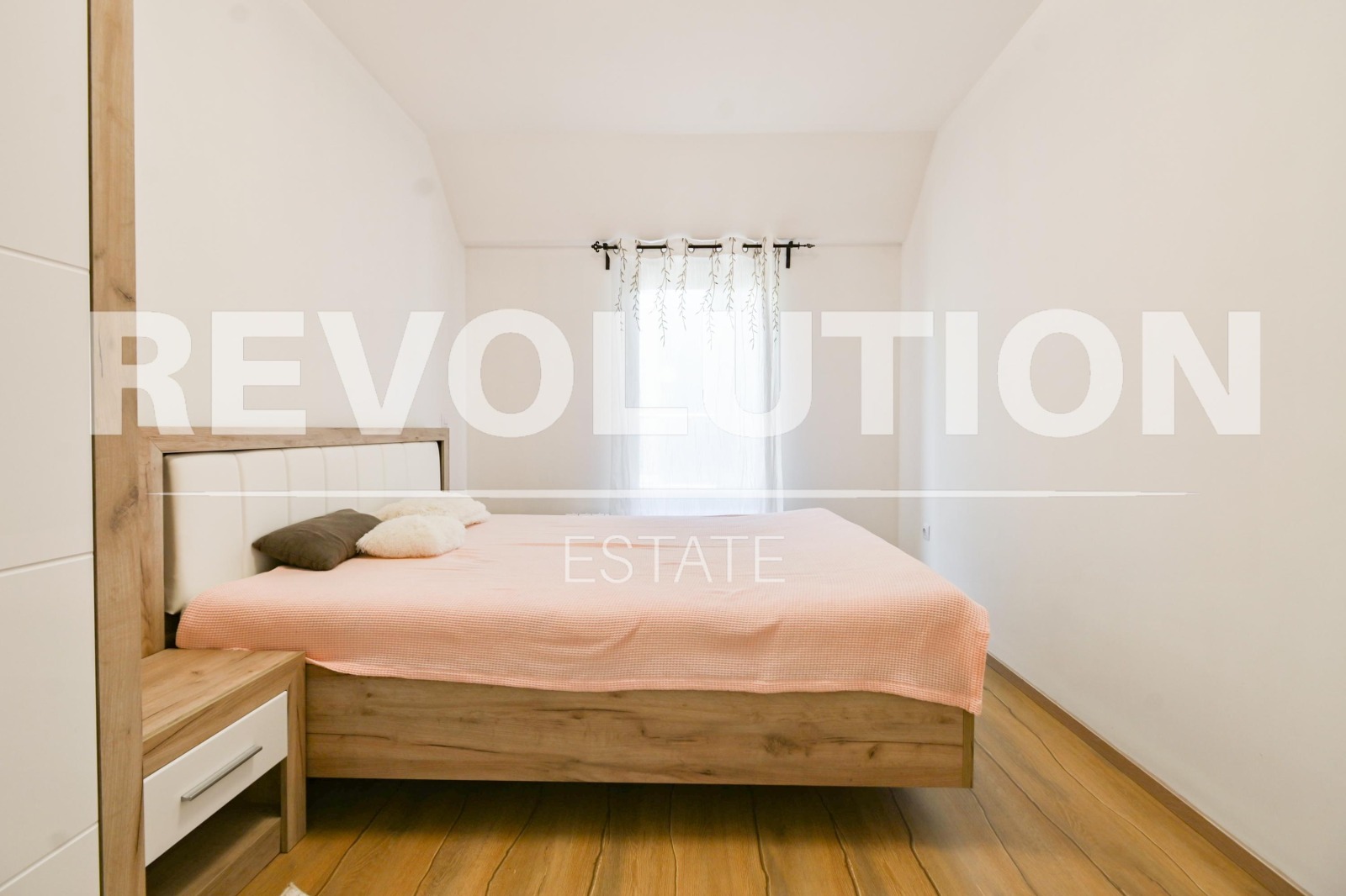 Дава под наем 3-СТАЕН, гр. София, Лозенец, снимка 5 - Апартаменти - 53993139