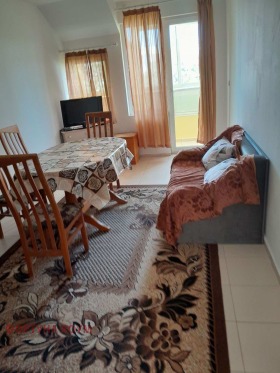 1 chambre Kolhozen pazar, Varna 1