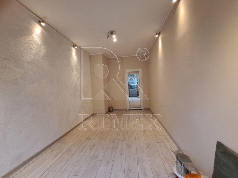 Дава под наем МАГАЗИН, гр. Пловдив, Център, снимка 3 - Магазини - 53334029