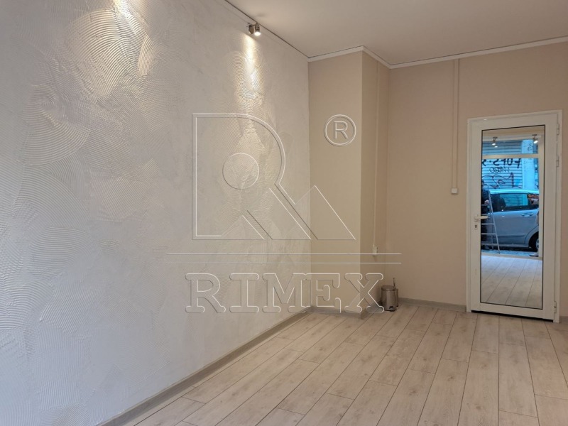 Дава под наем МАГАЗИН, гр. Пловдив, Център, снимка 2 - Магазини - 53334029