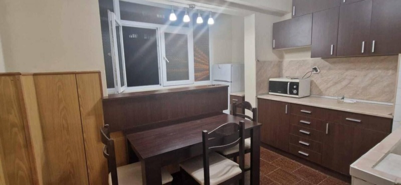 A louer  1 chambre Bourgas , Slaveikov , 59 m² | 81641904