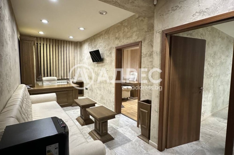 Дава под нем  Офис, град София, Център • 1 399 EUR • ID 19027412 — holmes.bg - [1] 