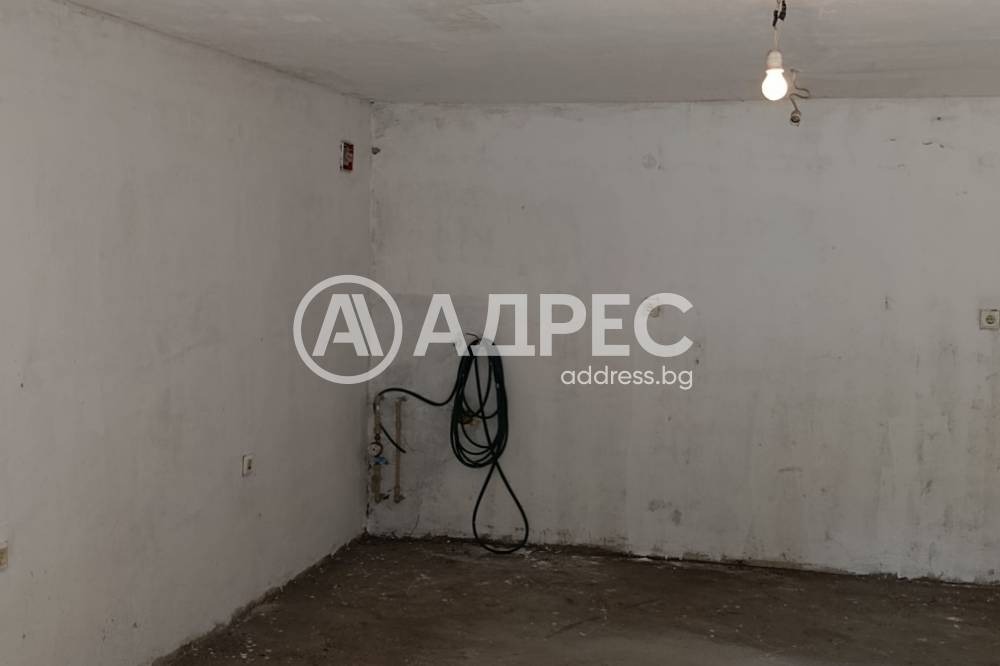 Дава под наем ГАРАЖ, ПАРКОМЯСТО, гр. София, Център, снимка 2 - Гаражи и паркоместа - 55474608
