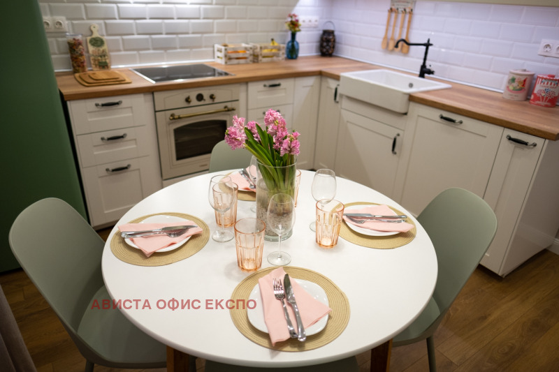 Kiadó  1 hálószoba Sofia , Centar , 75 négyzetméter | 12666793