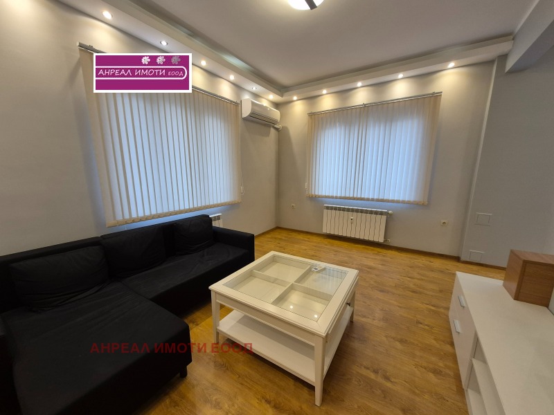 Дава под наем 2-СТАЕН, гр. София, Център