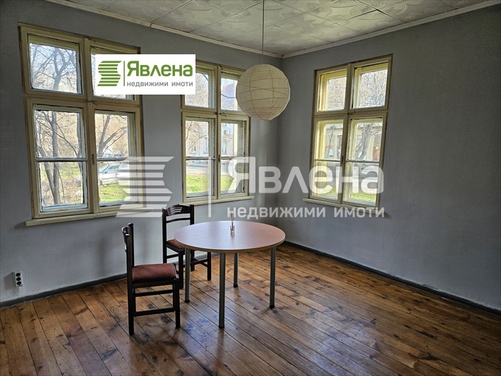 Дава под нем  2-стаен, град София, Фондови жилища •  350 EUR • ID 77775154 — holmes.bg - [1] 