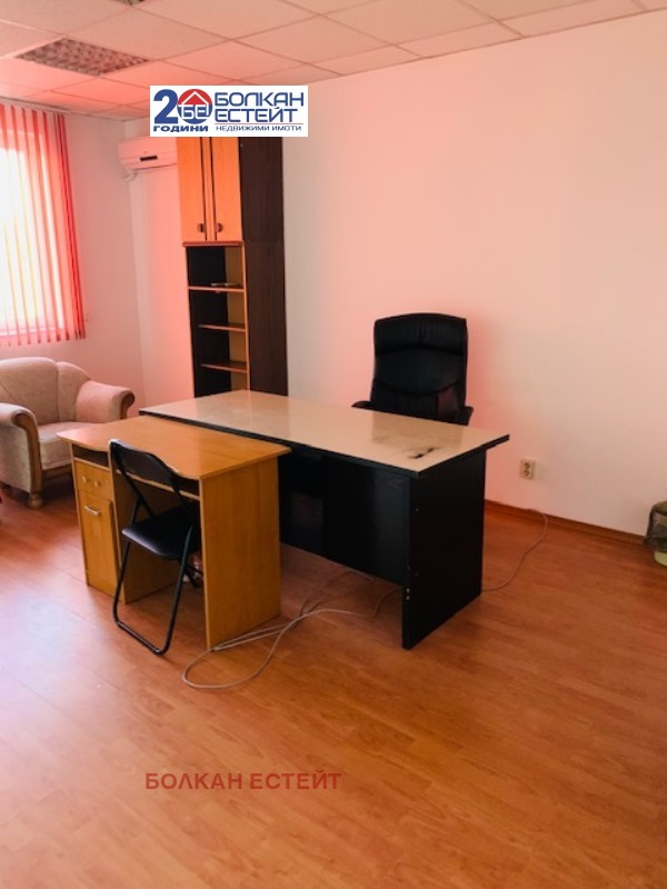 Para alugar  Escritório Veliko Tarnovo , Centar , 25 m² | 62245249