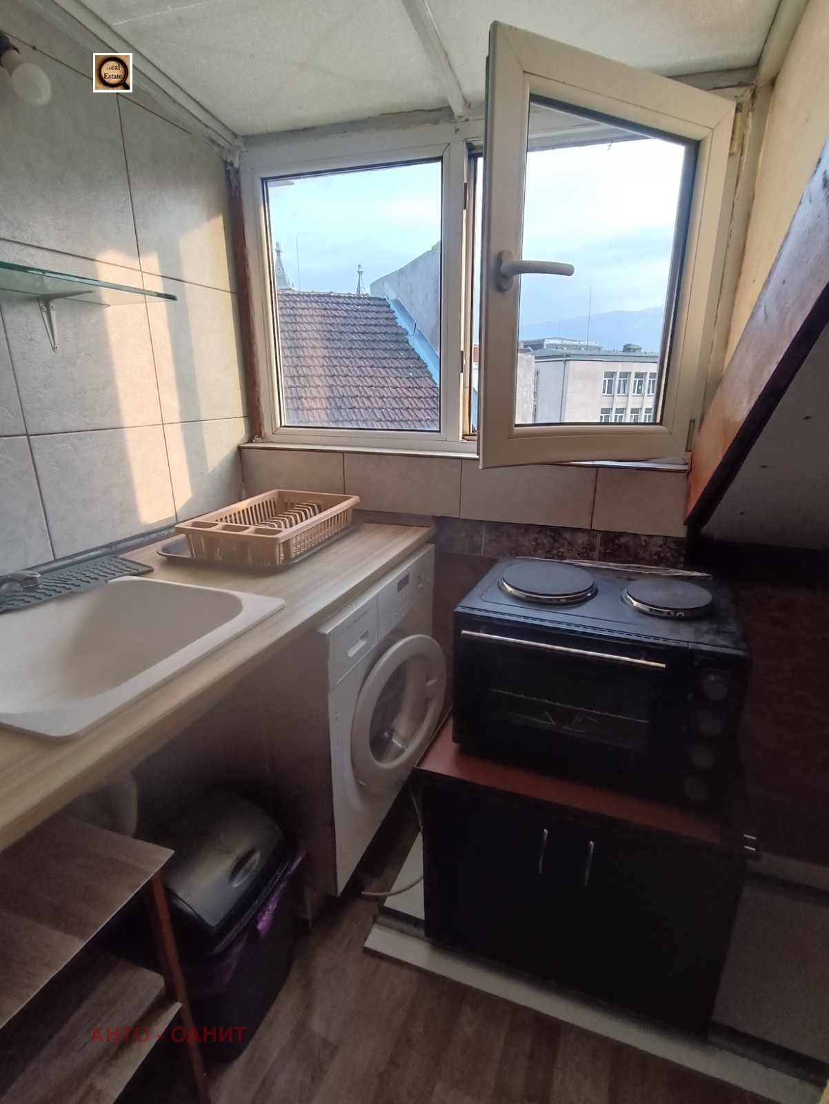 Дава под наем АТЕЛИЕ, ТАВАН, гр. София, Център