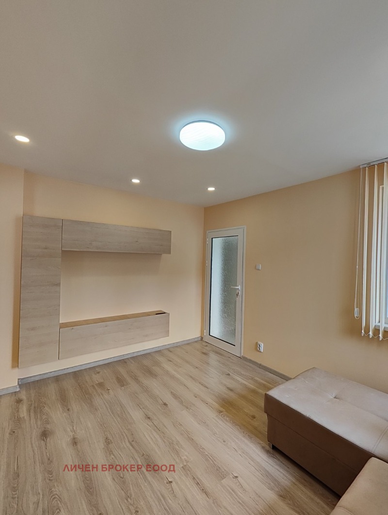 För uthyrning  Hus Golv Sofia , Vladaja , 80 kvm | 69120762 - bild [9]