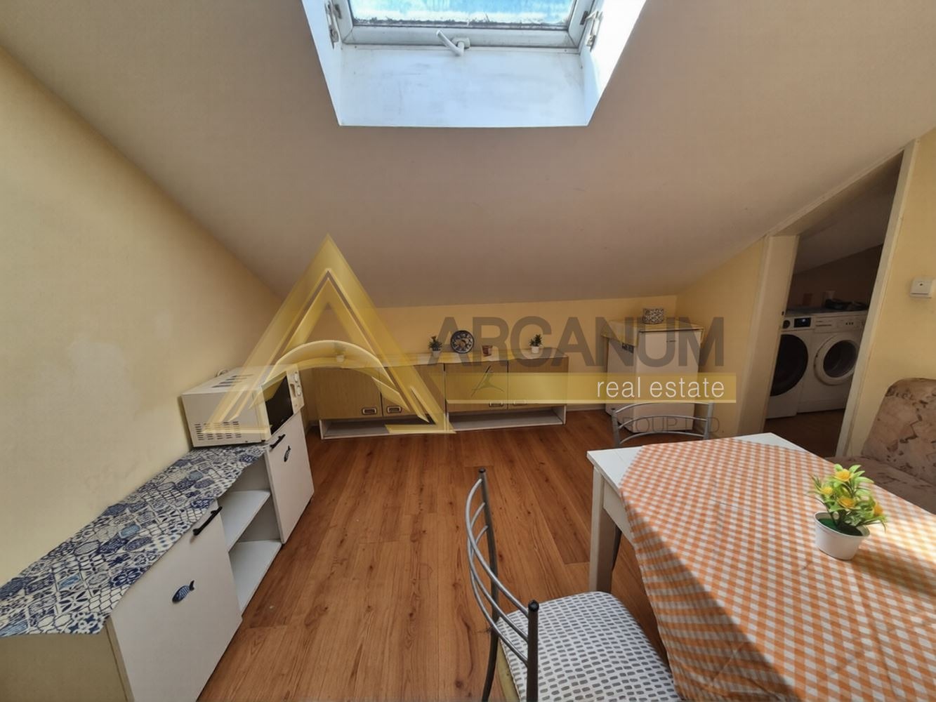 Дава под наем АТЕЛИЕ, ТАВАН, гр. Варна, Конфуто, снимка 7 - Апартаменти - 53873758