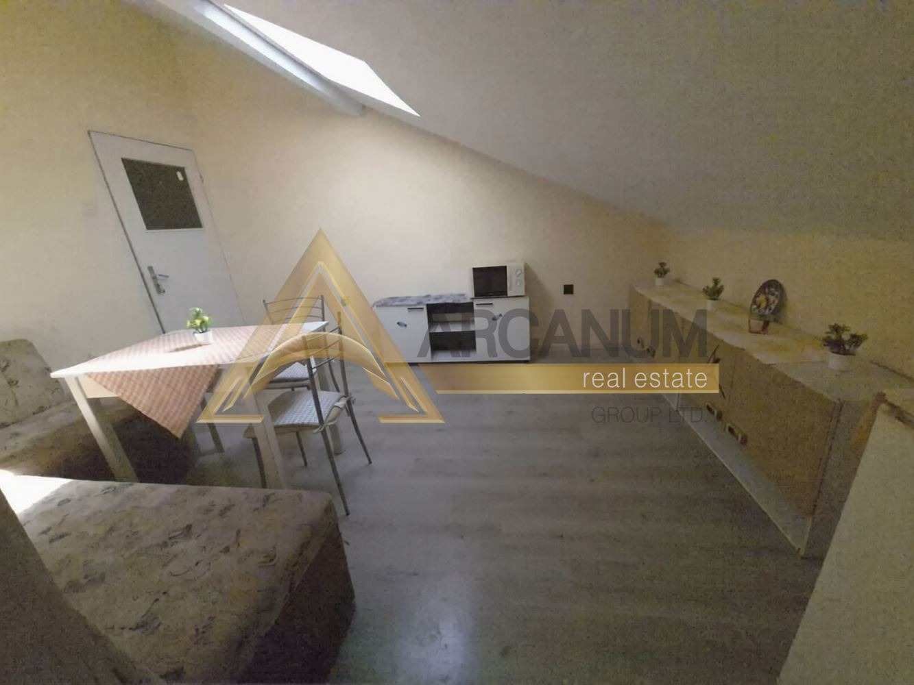 Дава под наем АТЕЛИЕ, ТАВАН, гр. Варна, Конфуто, снимка 2 - Апартаменти - 53873758