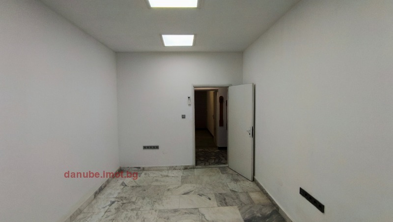 Дава под наем МАГАЗИН, гр. Русе, Център, снимка 2 - Магазини - 52120788