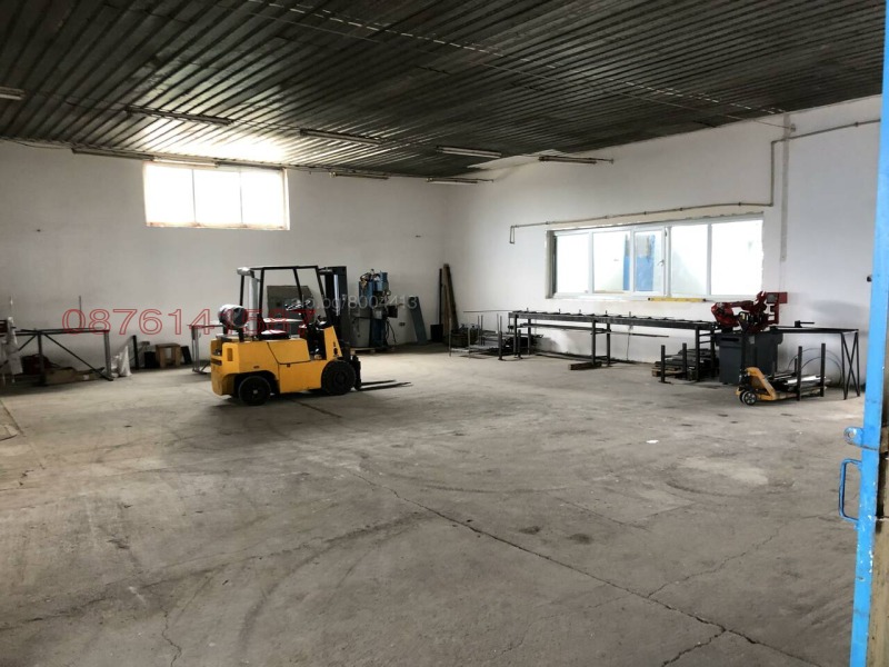 Дава под Наем ПРОМ. ПОМЕЩЕНИЕ в област Пловдив, с. Рогош - 400 кв.м / 1 400 € » 2 738.16 лв.