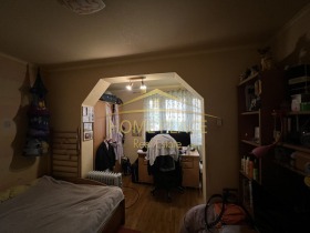 3-стаен град Варна, Лятно кино Тракия 5