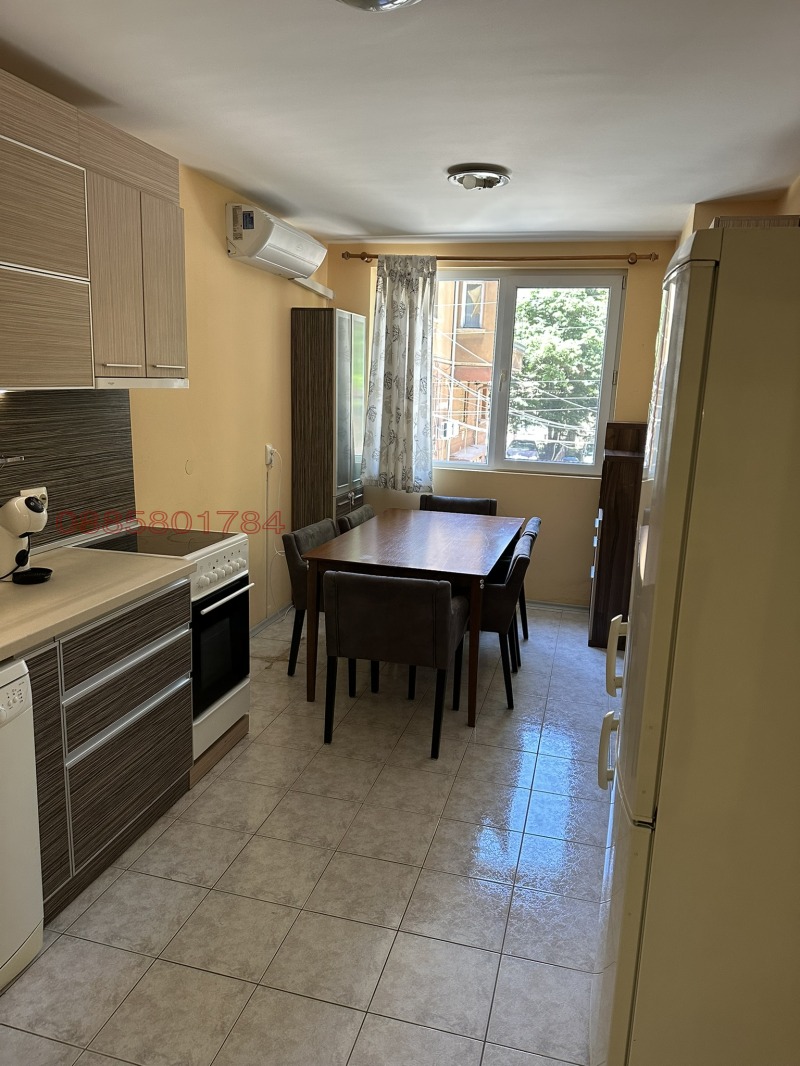 Издаје се  3 спаваће собе Русе , Центар , 85 м2 | 25632499