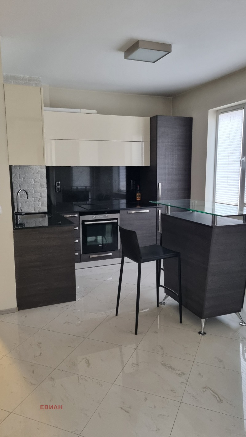 Дава под Наем 3-СТАЕН в град Русе, Център - 87 кв.м / 600 € » 1 173.50 лв., ЕВИАН