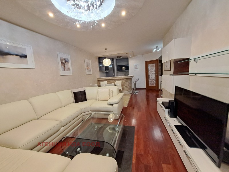 Дава под наем 3-СТАЕН, гр. София, Център, снимка 7 - Апартаменти - 53093150