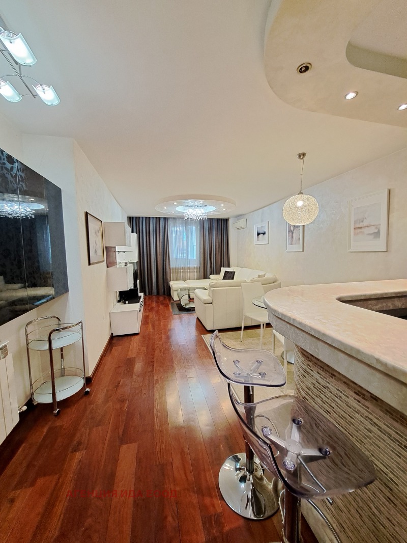 Дава под наем 3-СТАЕН, гр. София, Център, снимка 2 - Апартаменти - 53093150