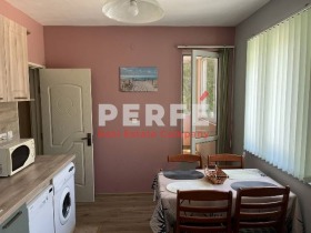 1 quarto Lazur, Burgas 1