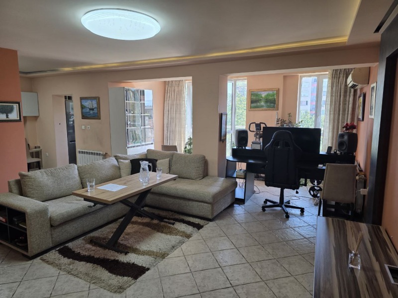 Дава под наем 3-СТАЕН, гр. Пловдив, Център