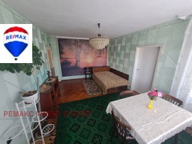 1 chambre Chirok tsentar, Rouse