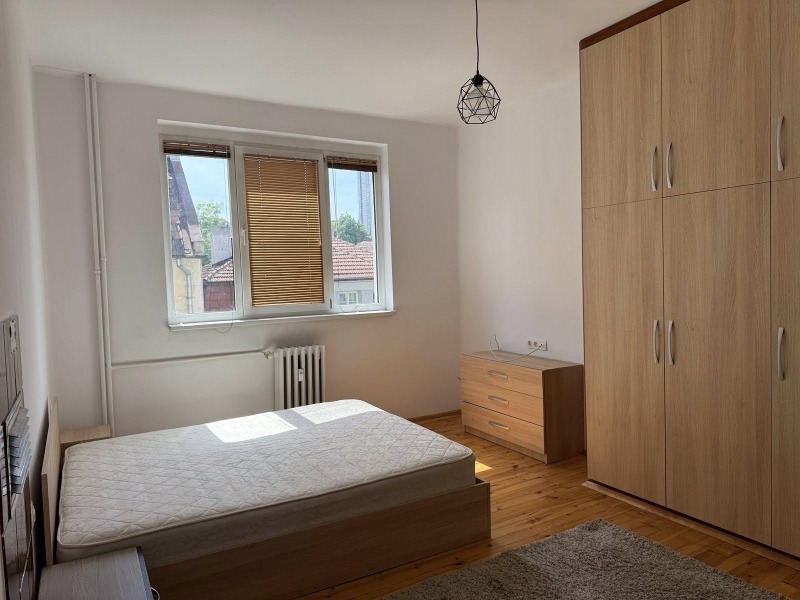Издаје се  1 спаваћа соба Софија , Центар , 75 м2 | 68064527 - слика [10]