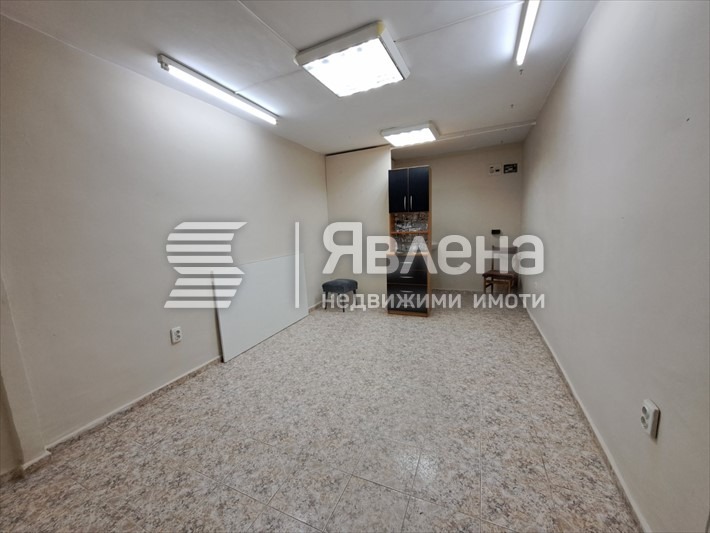 Дава под наем МАГАЗИН, гр. Варна, Окръжна болница-Генерали, снимка 3 - Магазини - 53181669