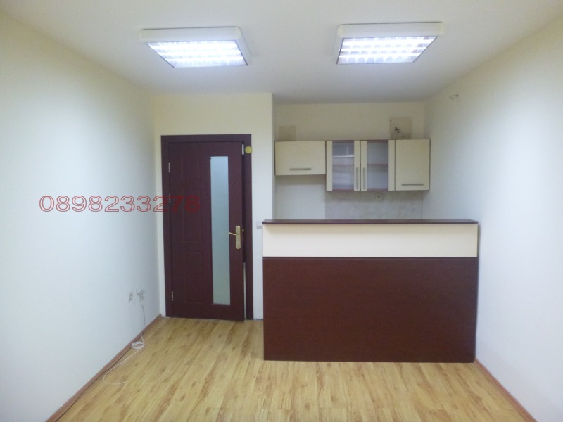 Дава под наем ОФИС, гр. Добрич, Център