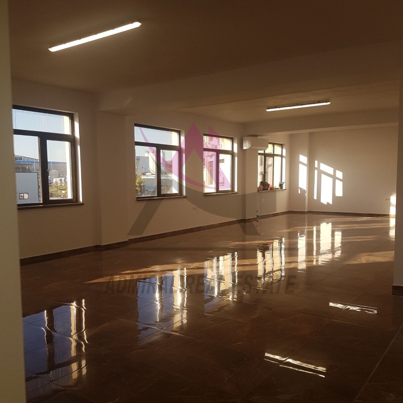 Дава под Наем ОФИС в град Варна, Метро - 150 кв.м / 639 € » 1 249.78 лв., АДМИРАЛ РИЪЛ ЕСТЕЙТ ЕООД