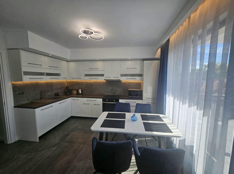 Под наем 3-СТАЕН, град Пловдив, Център • 1200 € • 66598143 — Holmes.bg