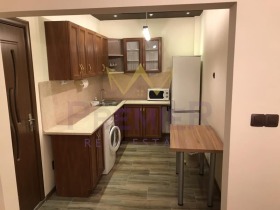 2 quartos VINS-Tcherven plochtchad, Varna