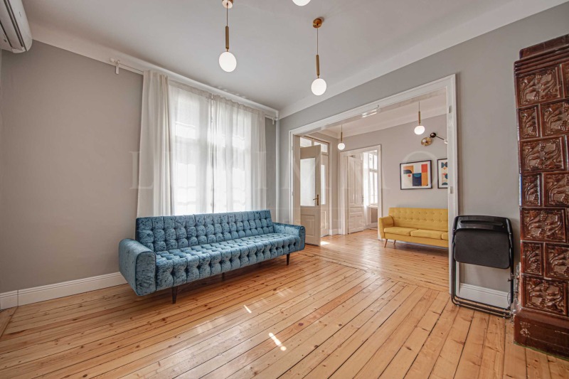 Дава под Наем ОФИС в град София, Център - 150 кв.м / 1 800 € » 3 520.49 лв., ЛУКСИММО