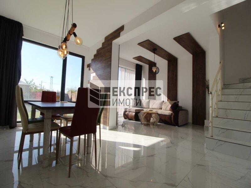 En renta  Casa Varna , m-t Sotira , 220 metros cuadrados | 72665519
