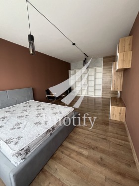 1 quarto Sveta Troica, Sofia 1