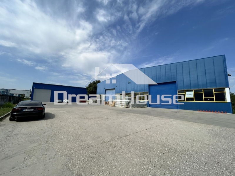 Da affittare  Edificio industriale Plovdiv , Industrialna zona - Sever , 1100 mq | 88180835