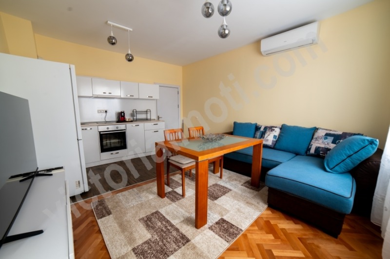 Дава под Наем 3-СТАЕН в град Велико Търново, Център - 65 кв.м / 520 € » 1 017.03 лв., ВИКТОРИЯ ИМОТИ ЕООД