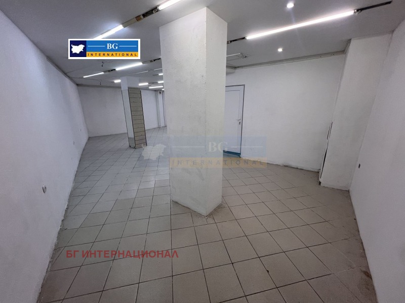 Дава под наем МАГАЗИН, гр. Бургас, Център, снимка 9 - Магазини - 53041083