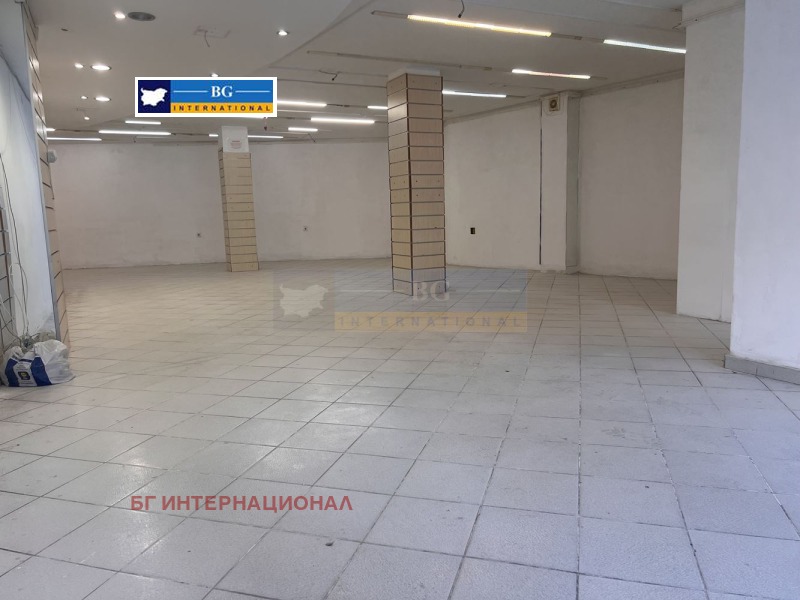Дава под наем МАГАЗИН, гр. Бургас, Център, снимка 2 - Магазини - 53041083