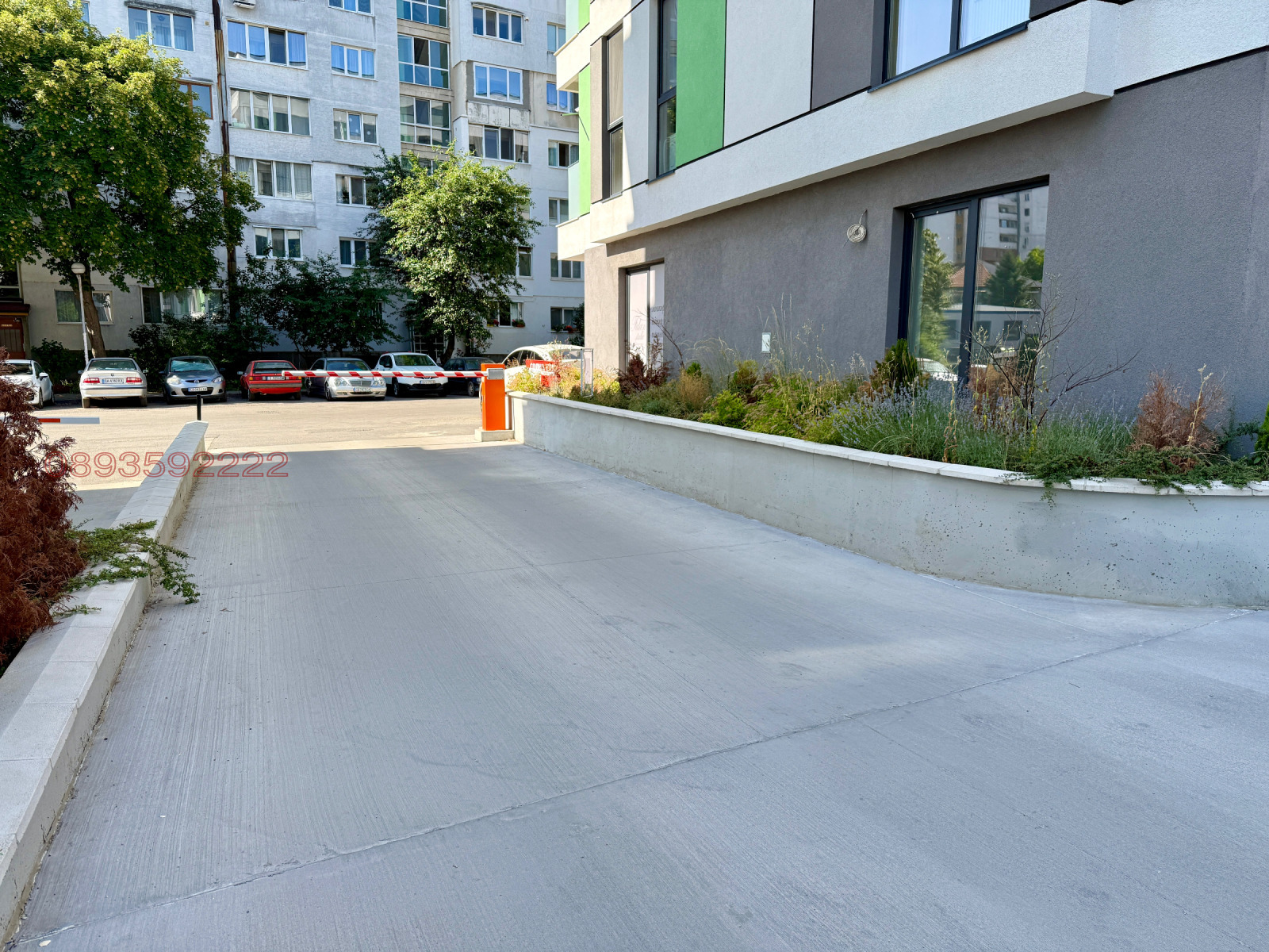 Дава под наем ГАРАЖ, ПАРКОМЯСТО, гр. София, Връбница 2, снимка 2 - Гаражи и паркоместа - 53705745