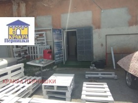 Shop Tsarkva, Pernik 11