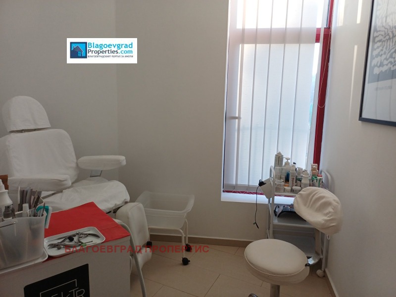 Дава под наем МАГАЗИН, гр. Благоевград, Широк център, снимка 3 - Магазини - 52615361