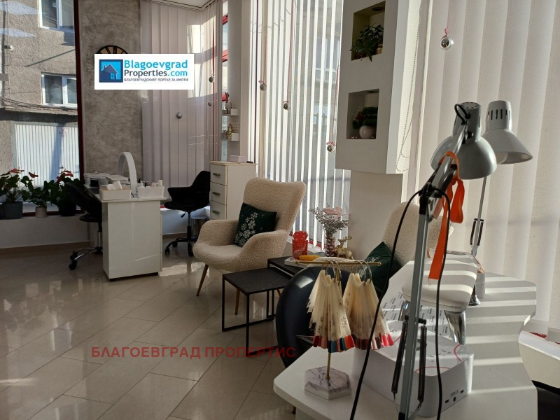 Дава под наем МАГАЗИН, гр. Благоевград, Широк център