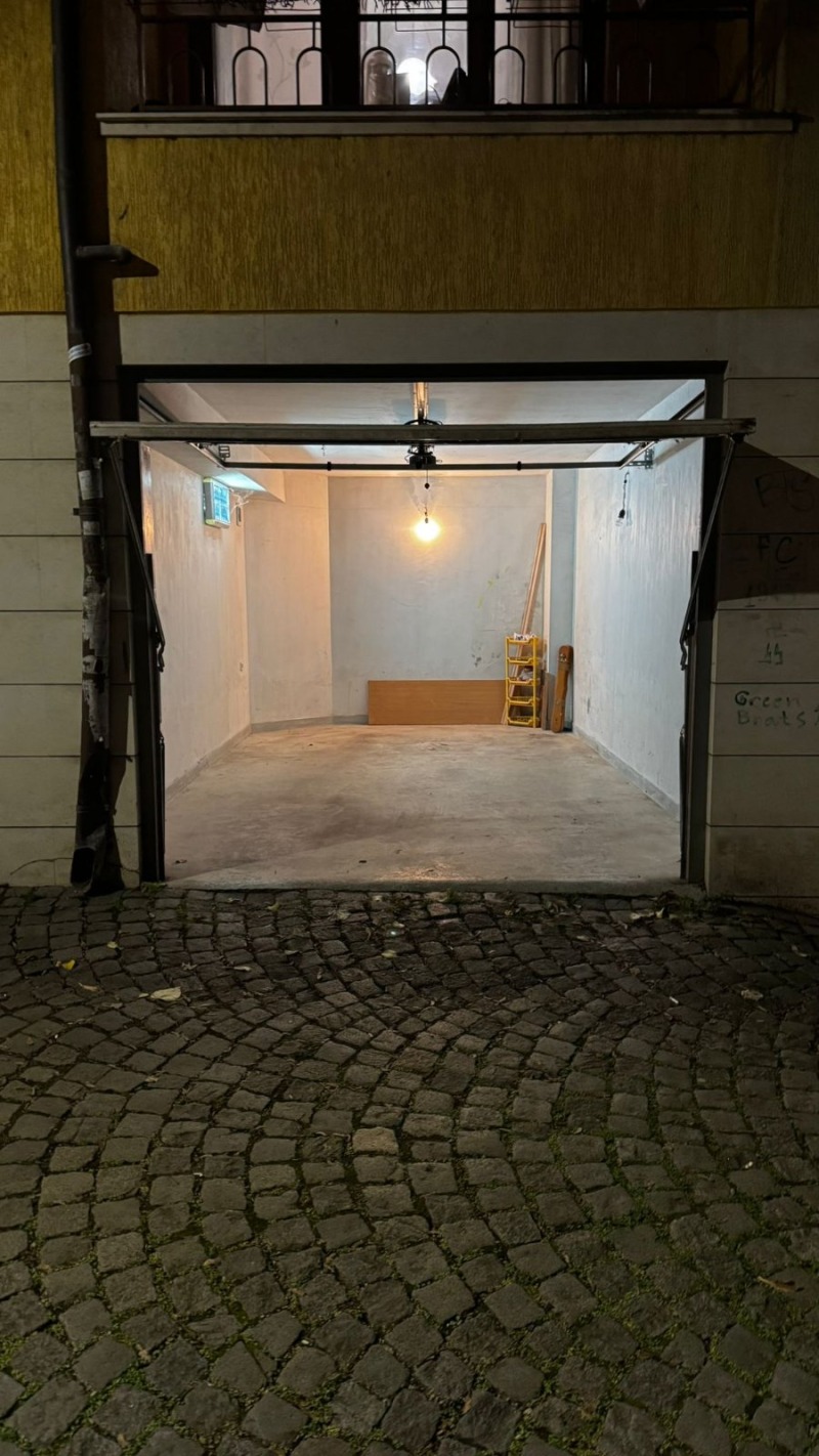 Дава под наем ГАРАЖ, ПАРКОМЯСТО, гр. Варна, Спортна зала, снимка 2 - Гаражи и паркоместа - 52924267