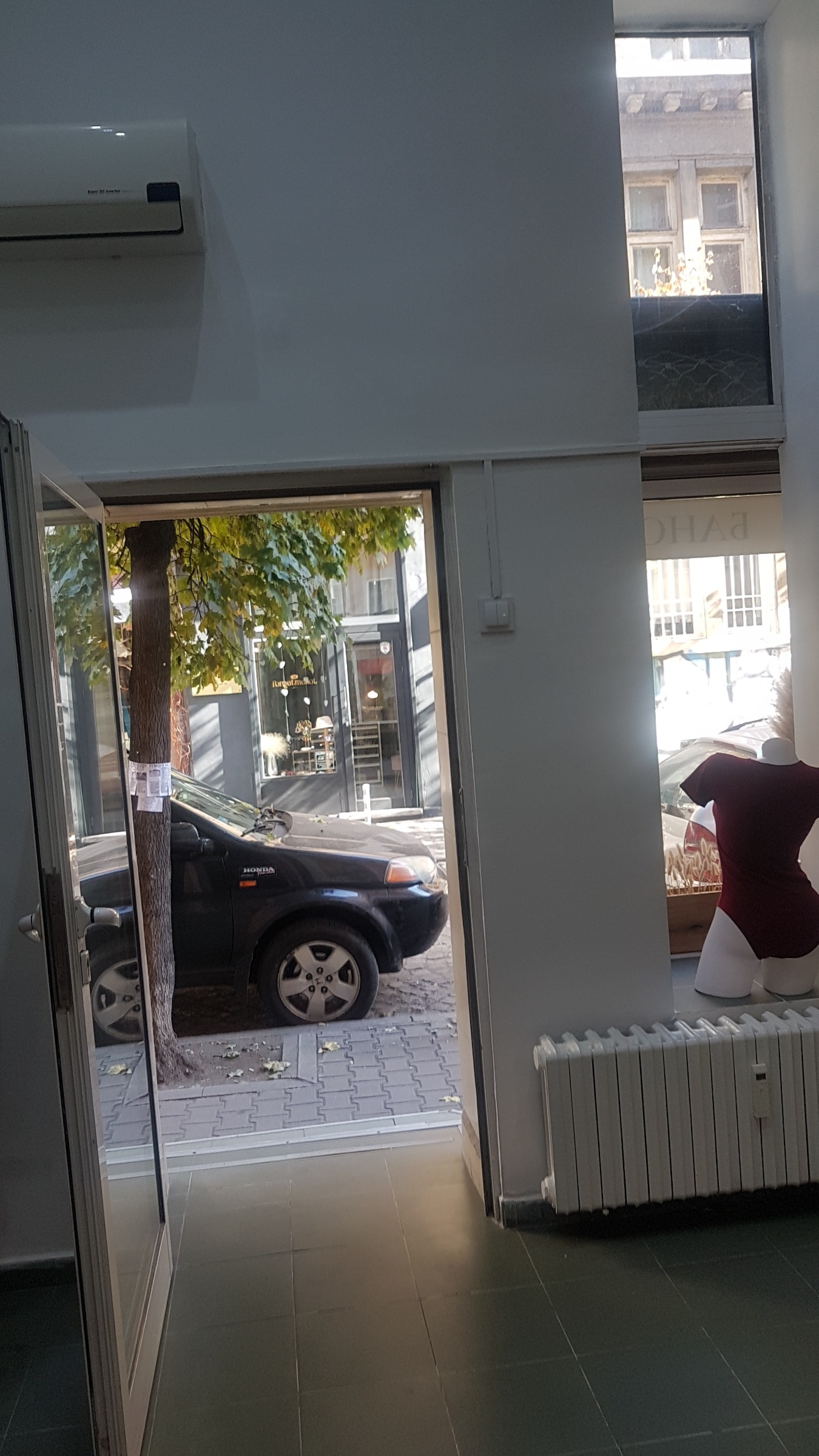 Дава под наем МАГАЗИН, гр. София, Център, снимка 3 - Магазини - 53626191