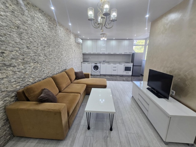В аренду  1 спальня Кърджали , Център , 50 кв.м | 90143410