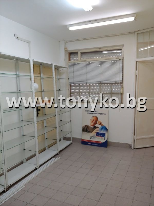Дава под наем МАГАЗИН, гр. Пловдив, Център, снимка 2 - Магазини - 54263975